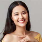 a lady with removable orthodontic appliances
